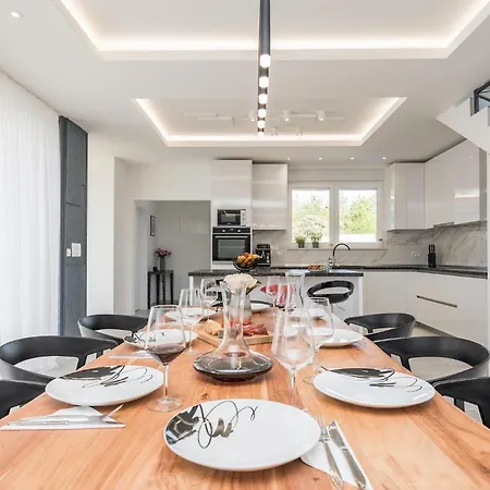 Pollux Semesterbostad